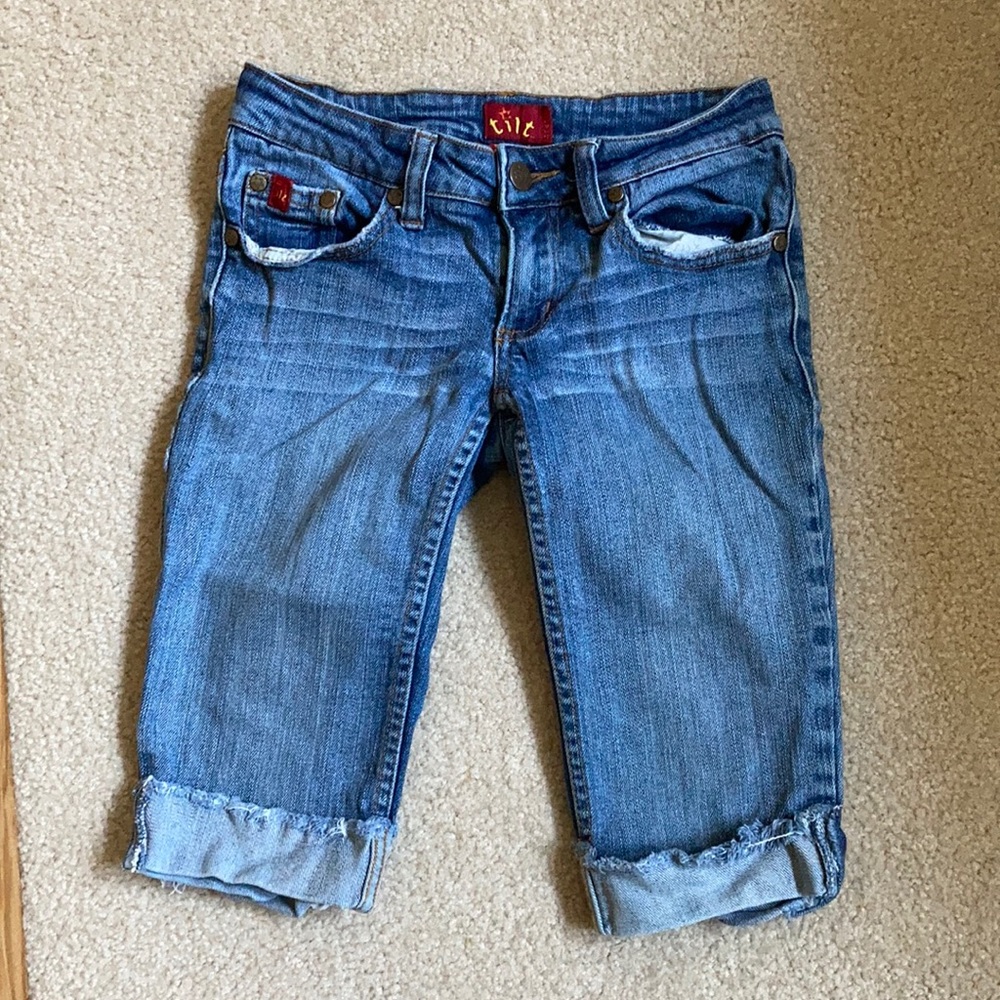 Tilt cut off shorts